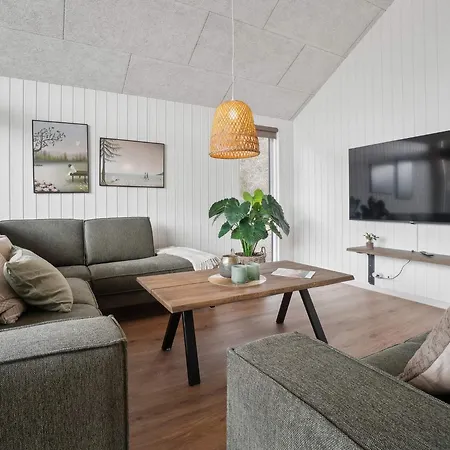 5 Star In Aakirkeby Holiday home