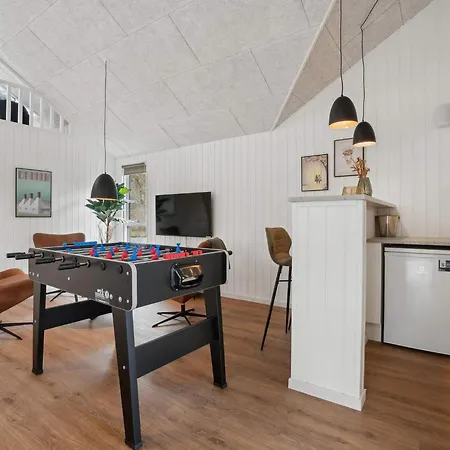 5 Star In Aakirkeby *