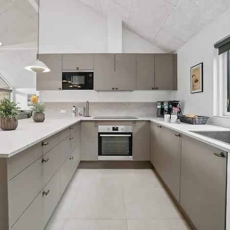 Holiday home 5 Star In Aakirkeby *