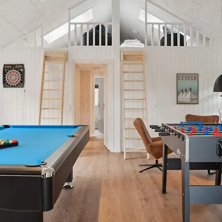 5 Star In Aakirkeby *