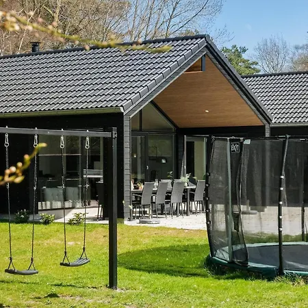 5 Star In Aakirkeby בית נופש Vester Somarken