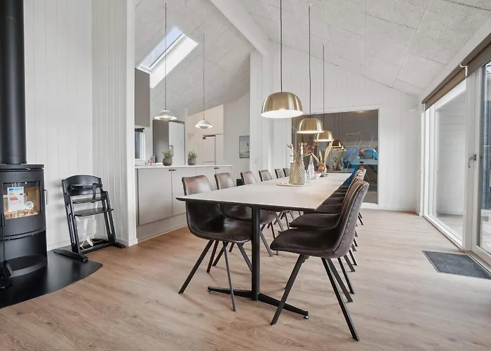 Holiday home 5 Star In Aakirkeby *