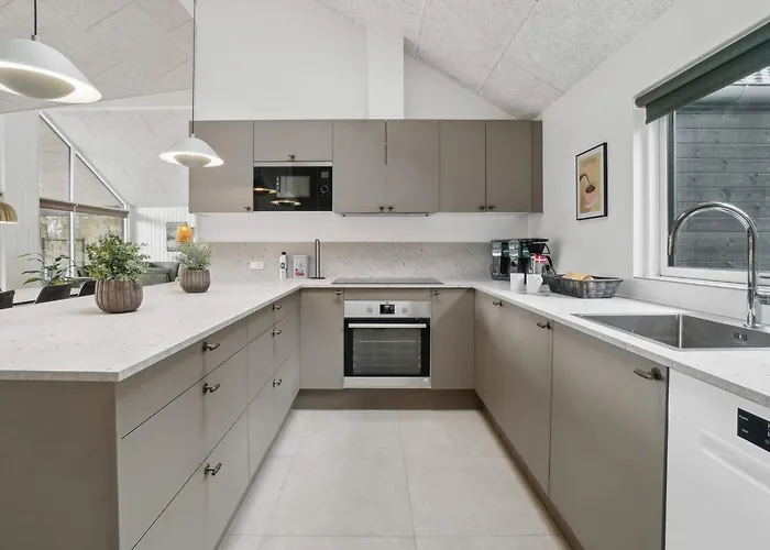 Holiday home 5 Star In Aakirkeby *