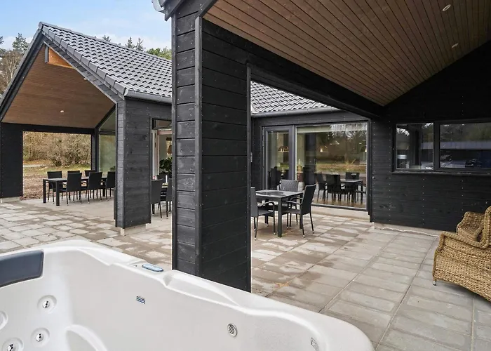 5 Star In Aakirkeby * Vester Somarken